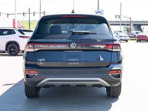 New 2026 Volkswagen Taos SE FWD image 5