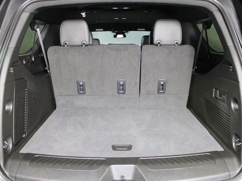 Used 2023 Chevrolet Suburban LT w/ Luxury Package image 31