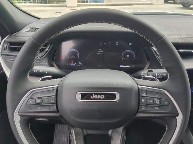 New 2027 Jeep Grand Cherokee Limited RWD image 32