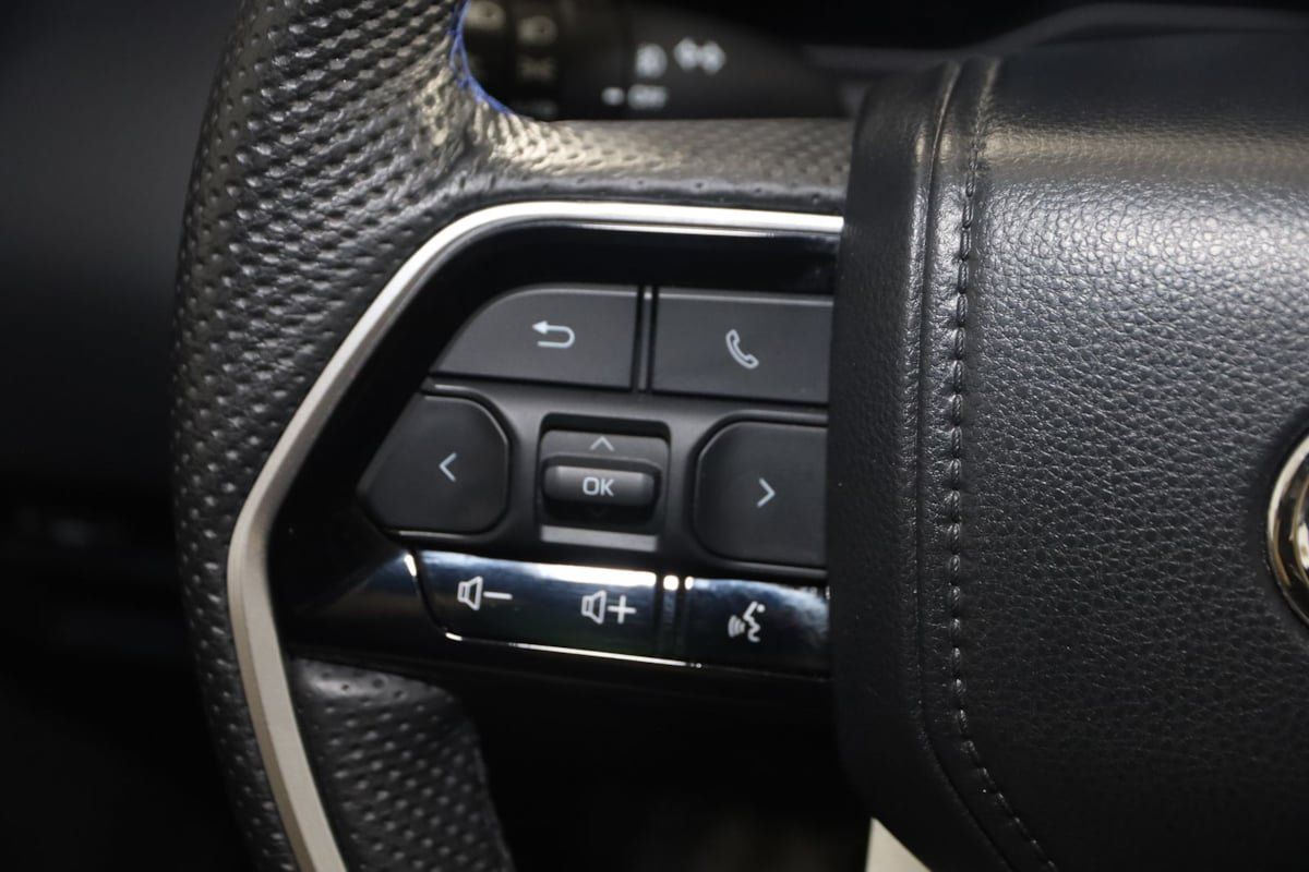 Used 2024 Toyota Sequoia Platinum AWD/4WD image 39