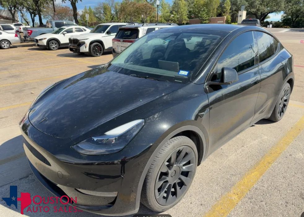Used 2024 Tesla Model Y Long Range AWD/4WD image 1