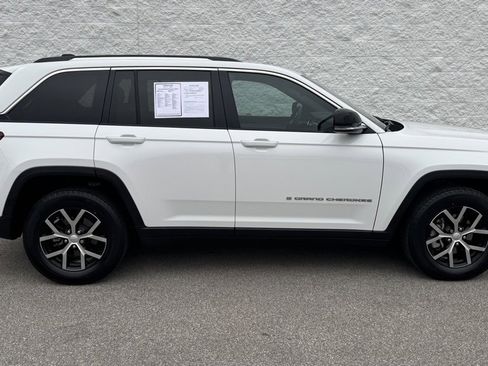Used 2023 Jeep Grand Cherokee Limited image 3