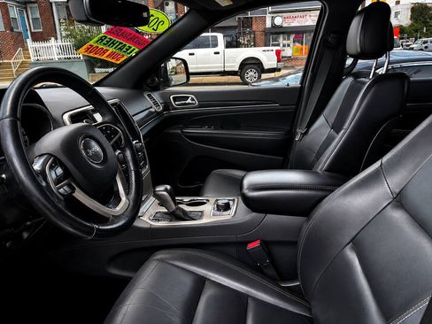Used 2017 Jeep Grand Cherokee Limited AWD/4WD image 8