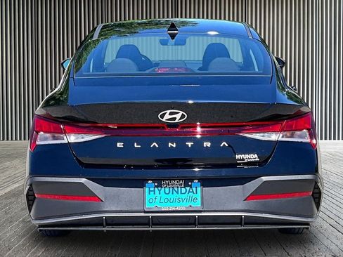 New 2026 Hyundai Elantra SE FWD image 4