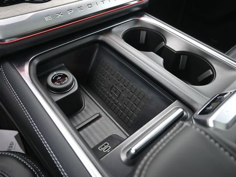 New 2025 Ford Expedition Platinum w/ Driver's Package image 30