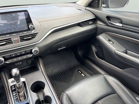 Used 2020 Nissan Altima 2.5 SR FWD image 10