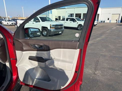 Used 2023 GMC Acadia SLT image 38