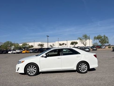 Used 2014 Toyota Camry XLE w/ Leather Package image 6