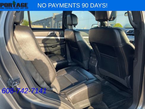 Used 2017 Ford Explorer XLT w/ Equipment Group 202A AWD/4WD image 27