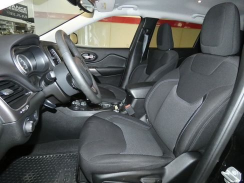 Used 2021 Jeep Cherokee Sport w/ Popular Appearance Group AWD/4WD image 9