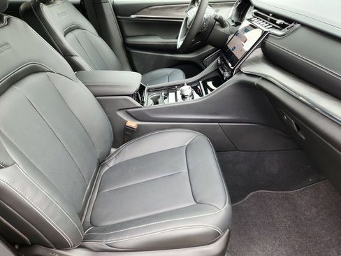 New 2025 Jeep Grand Cherokee L Overland w/ Trailer Tow Package image 14