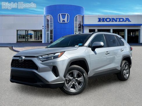 Used 2024 Toyota RAV4 XLE FWD image 2