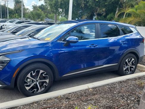 Used 2025 Kia Sportage EX FWD image 7