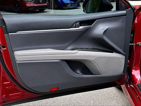 Used 2021 Toyota Camry LE image 26