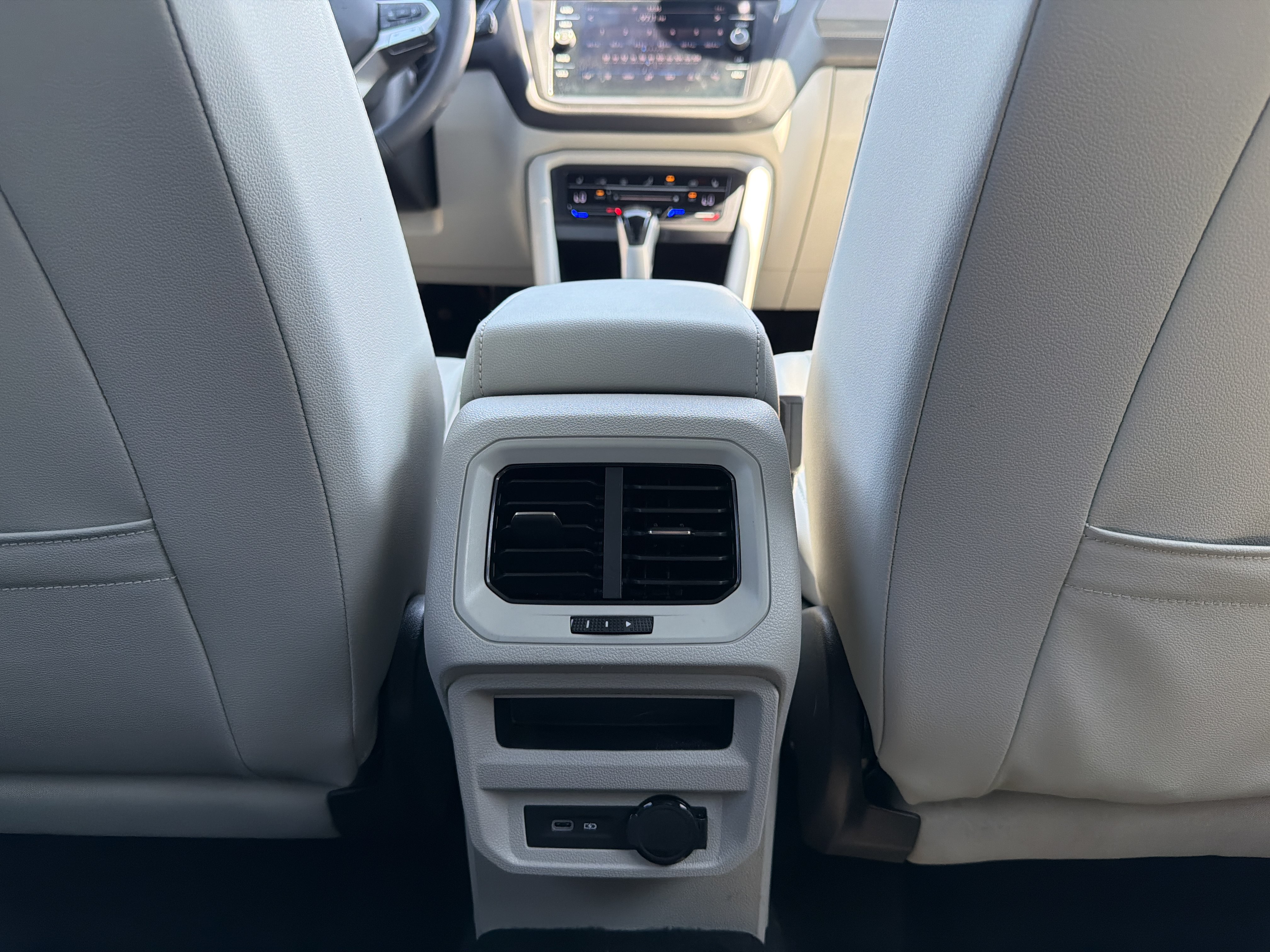Certified 2023 Volkswagen Tiguan SE R-Line AWD/4WD image 27