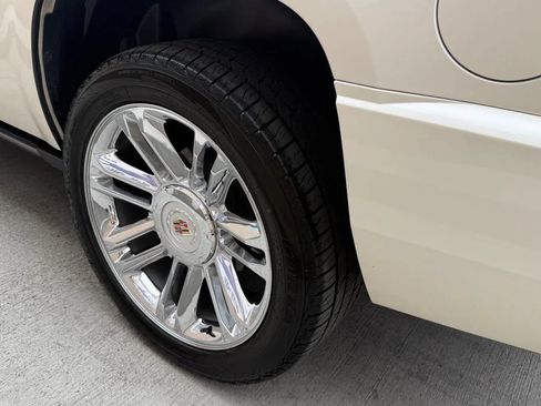 Used 2012 Cadillac Escalade Platinum AWD/4WD image 8