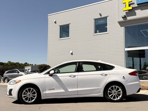Used 2019 Ford Fusion SE FWD image 9