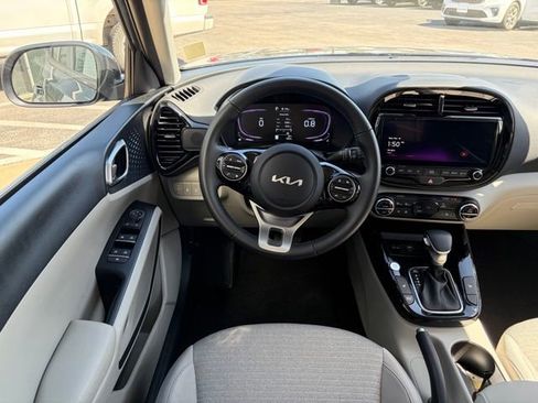 Used 2025 Kia Soul EX image 13