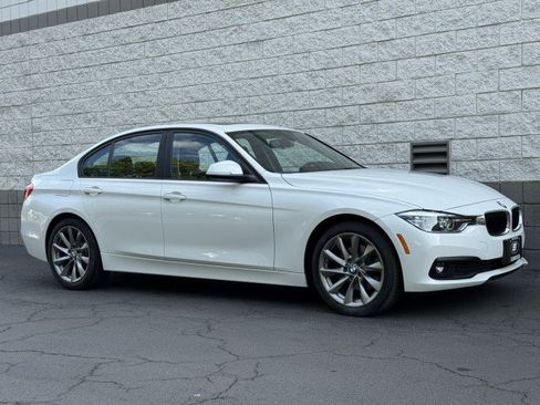 Used 2018 BMW 320i xDrive Sedan w/ Convenience Package AWD/4WD image 4
