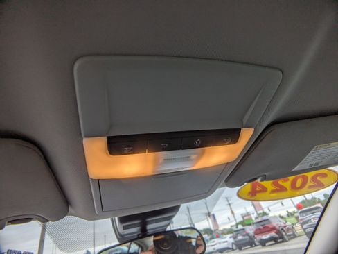 Used 2024 Nissan Altima 2.5 SV FWD image 18