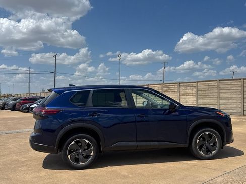 Used 2025 Nissan Rogue SV FWD image 25