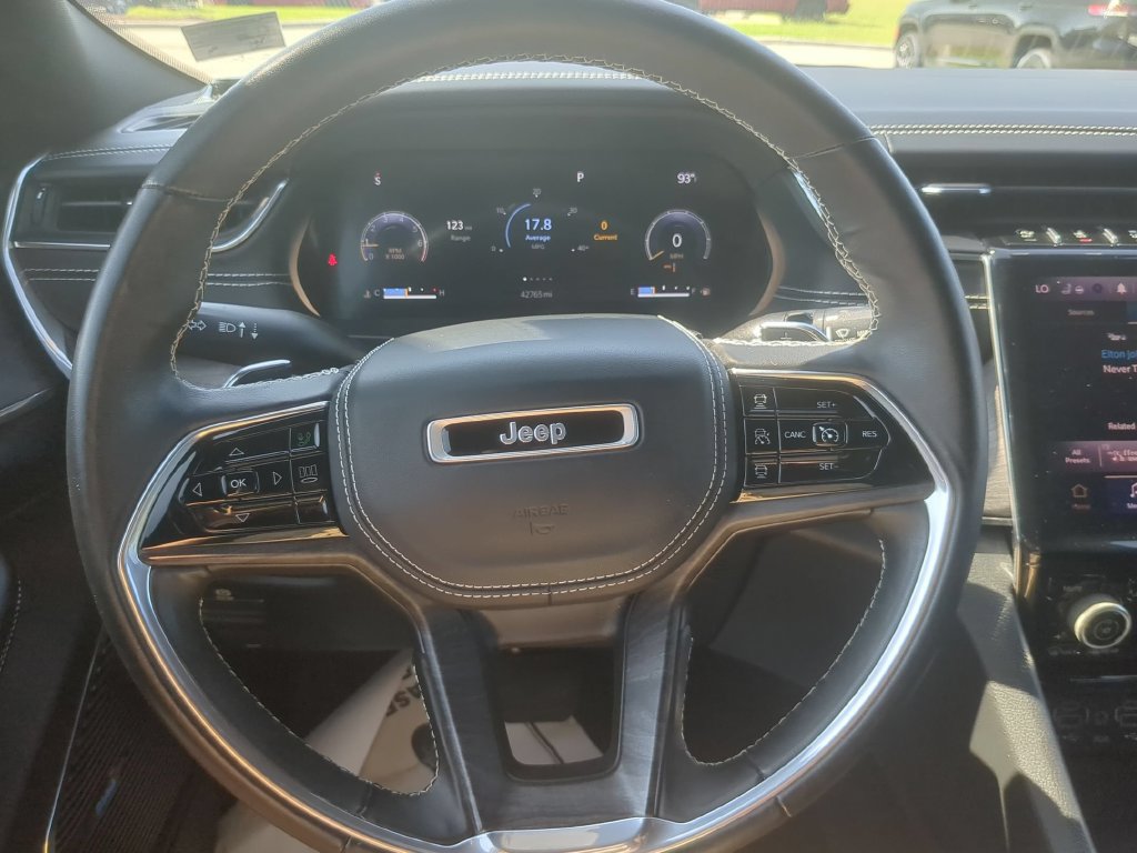 Certified 2022 Jeep Grand Cherokee L Overland w/ Luxury Tech Group IV AWD/4WD image 22