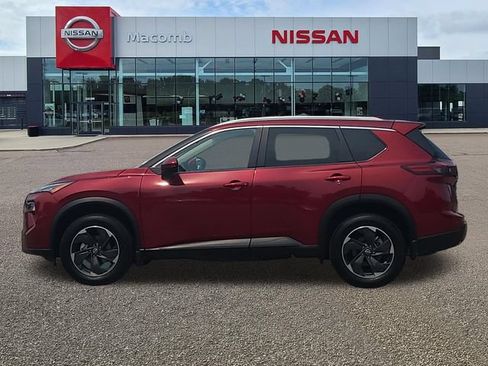 Used 2025 Nissan Rogue SV AWD/4WD image 4