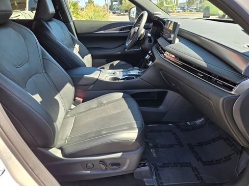 Certified 2025 INFINITI QX60 Luxe w/ Black Edition AWD/4WD image 21