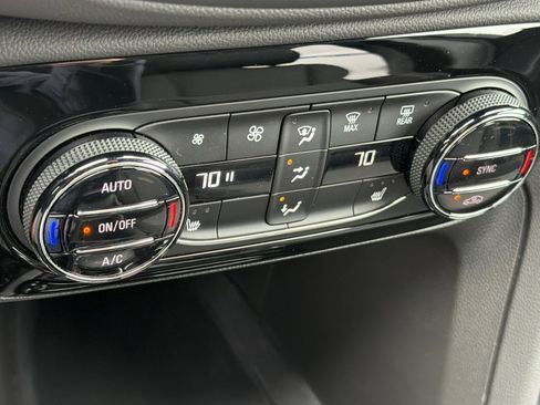 Used 2022 Buick Encore GX Select FWD image 17