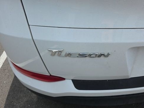 Used 2017 Hyundai Tucson SE w/ SE Popular Package 02 AWD/4WD image 9