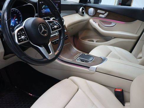 Used 2020 Mercedes-Benz GLC 350e 4MATIC w/ Premium Package image 18