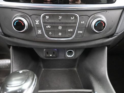 Used 2019 Chevrolet Traverse LT image 20