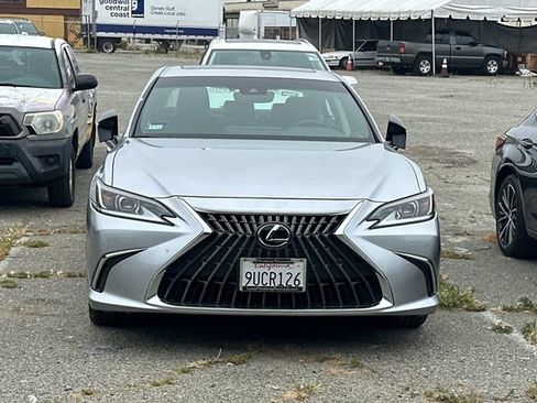 Used 2025 Lexus ES 300h w/ Premium Package FWD image 3
