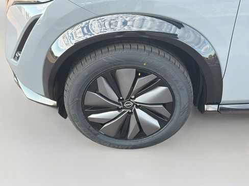 Used 2024 Nissan Ariya AWD image 11
