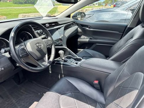Used 2019 Toyota Camry XLE FWD image 8
