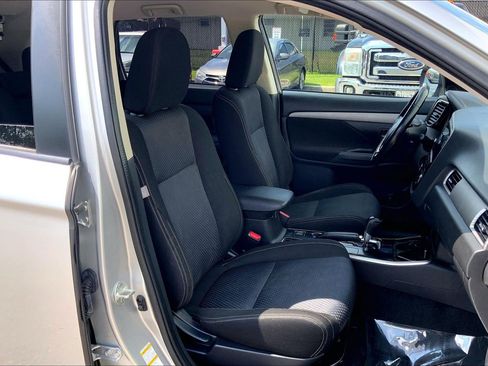 Used 2018 Mitsubishi Outlander SE FWD image 9