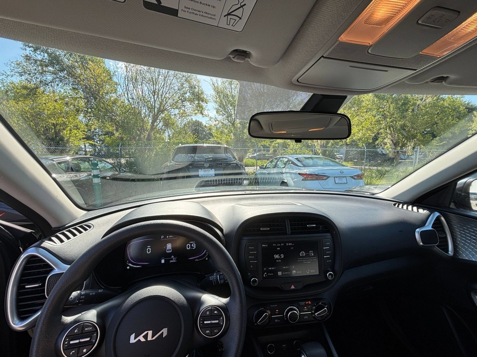 Used 2025 Kia Soul LX w/ LX Technology Package FWD image 30
