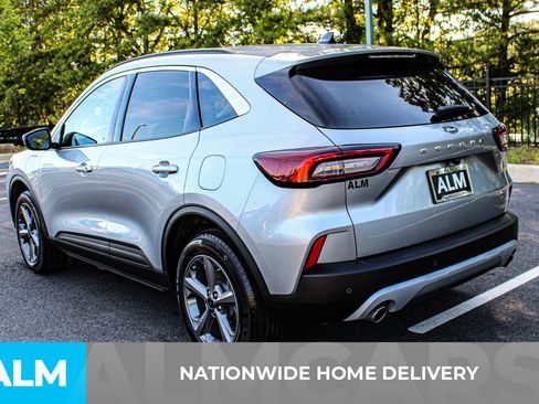 Used 2023 Ford Escape SE image 5