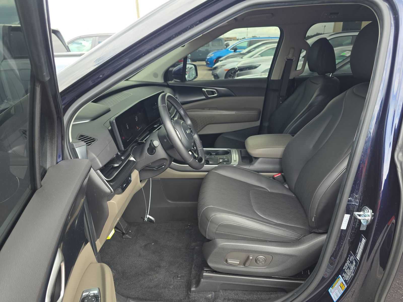 Used 2026 Kia Carnival FWD image 8