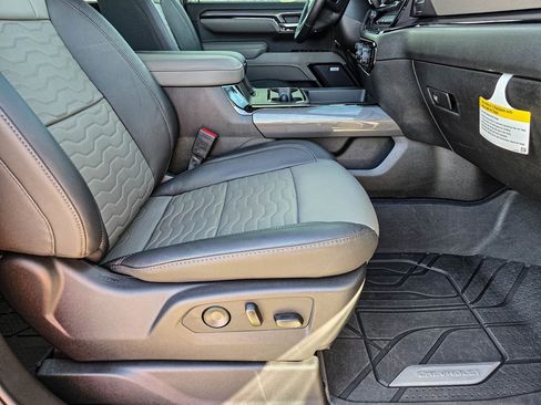 Certified 2025 Chevrolet Silverado 2500 ZR2 w/ Technology Package image 38