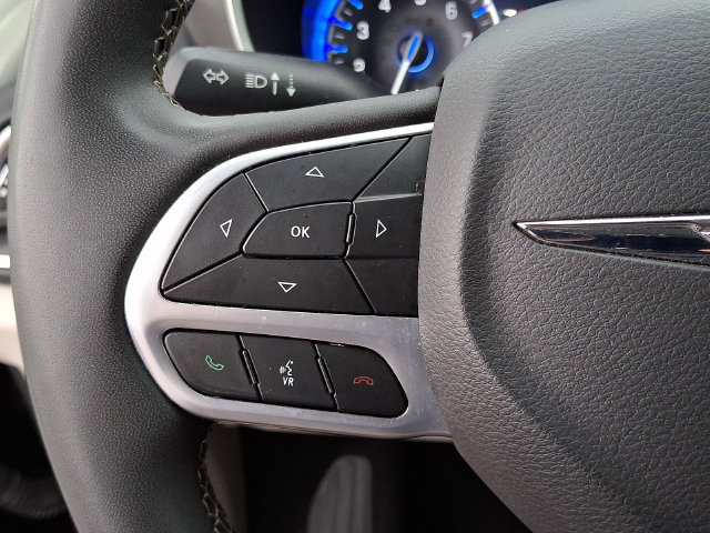 Used 2023 Chrysler Pacifica Touring-L FWD image 21