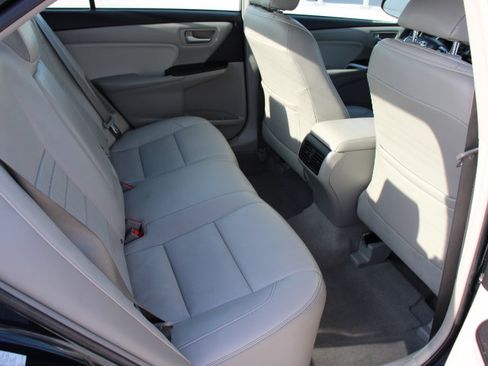 Used 2016 Toyota Camry XLE image 17