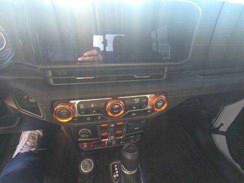 Used 2024 Jeep Gladiator Mojave w/ Technology Group image 20