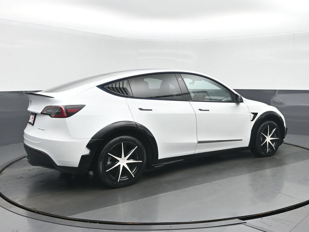 Used 2023 Tesla Model Y Long Range AWD/4WD image 3
