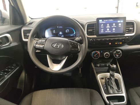 Used 2023 Hyundai Venue SE image 22