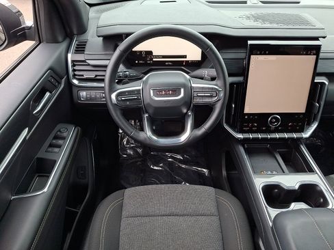 Used 2025 GMC Acadia Elevation image 12