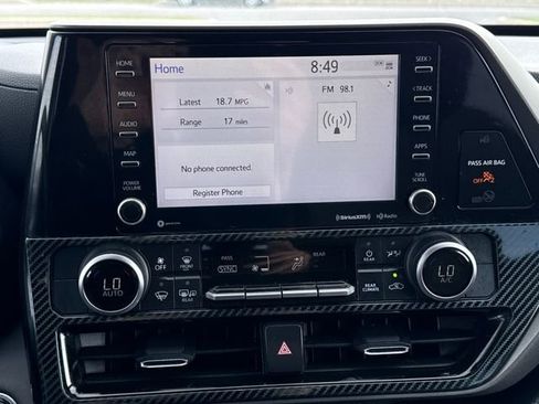 Used 2022 Toyota Highlander LE image 29