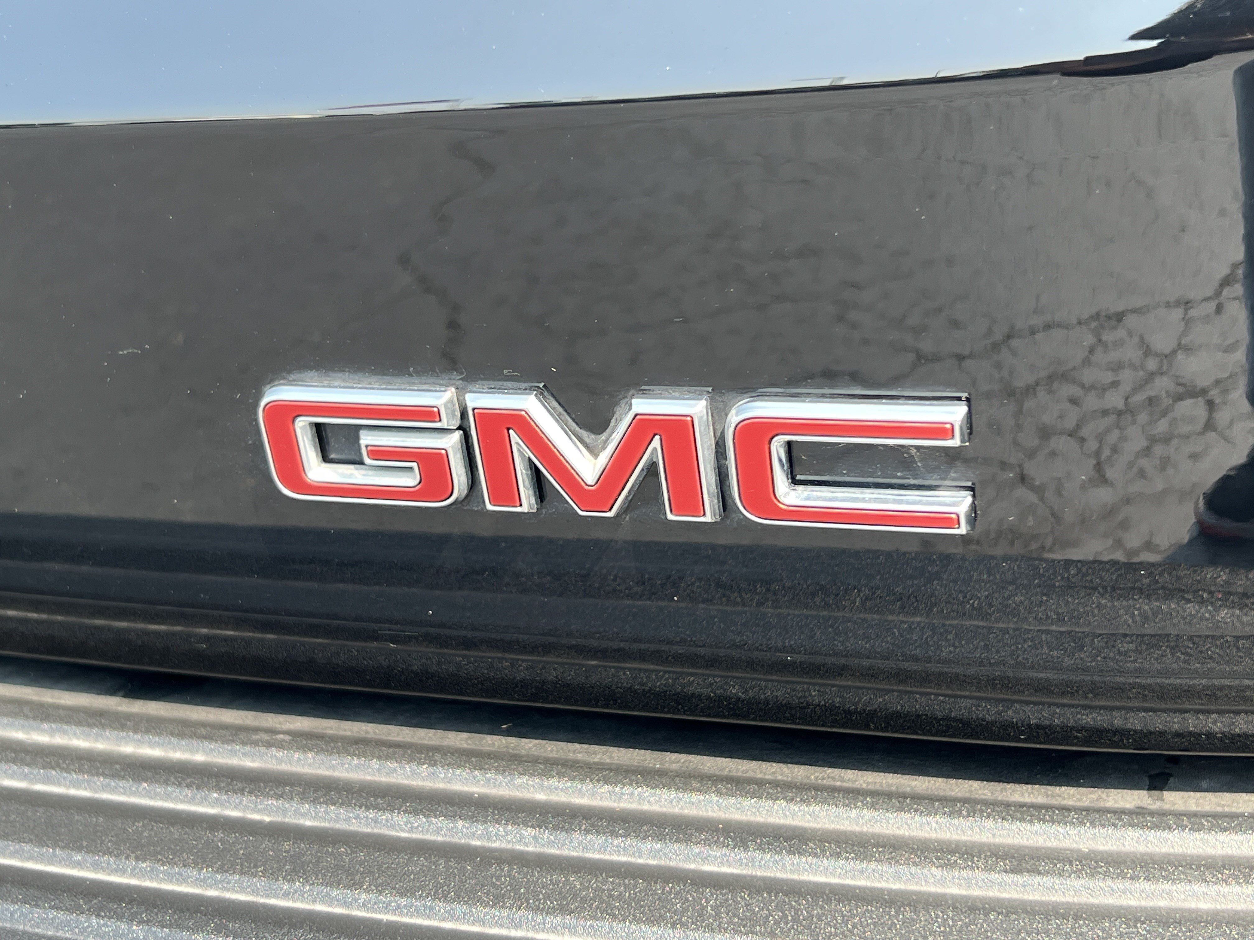 Used 2025 GMC Yukon Denali w/ Denali Reserve Package AWD/4WD image 8