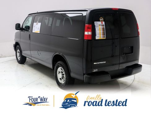 Used 2020 Chevrolet Express 2500 LS w/ Driver Convenience Package RWD image 5
