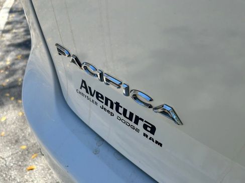 Certified 2023 Chrysler Pacifica Touring-L FWD image 38